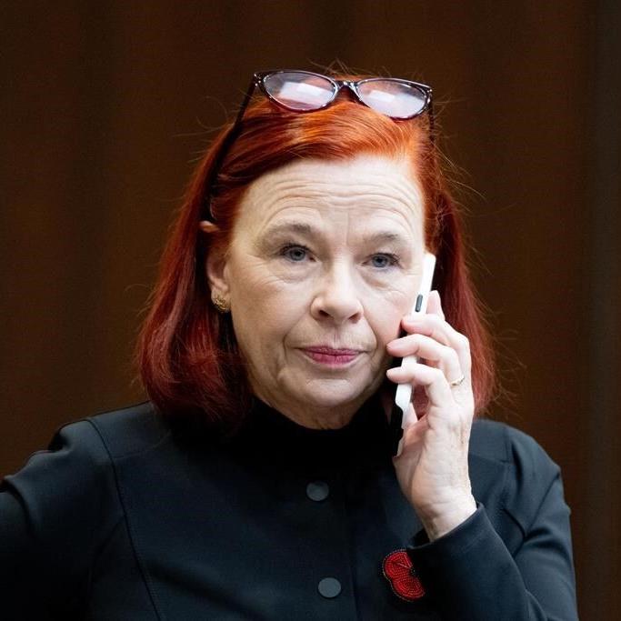 Minister mum on confidence in CBC head, says work to find successor begins next year